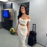 Özge Yağız Instagram - geceden💫🤍