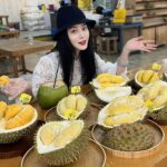 Fan Bingbing Instagram - 哇！Malaysian durian~~ SEDAPNYA 🤤🤤😍😍

This is HEAVEN for all durian lovers! I’ve tried D101, D24 XO, Tekka, D197 Musang King, D200 Black Thorn... 哇！！

They also taught me to drink from the durian carpel to avoid body heat, so interesting! 😍