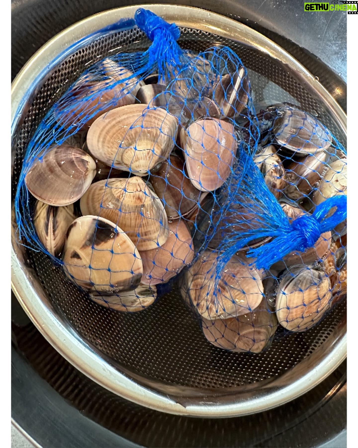 Nozomi Sasaki Instagram - .
I♡seafood
山治さんにオーダーして届いた魚介類を食べて元気いっぱい!
毎日幸せ。