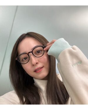Nozomi Sasaki Instagram - 💭
メイクするお仕事以外の時と、
プライベートで、急ぎの時は、とりあえずメガネとリップのみで、慌てて家を飛び出します。笑
毎回、これで何とかなるって思ってます。笑

柔らかいtops気持ち良い。
ミント✖️ホワイト🫧

メガネは明日発売の新作INE-2006！

tops#iNtimite
eyewear#iNtimitebyEYEVAN

@intimite_onemile