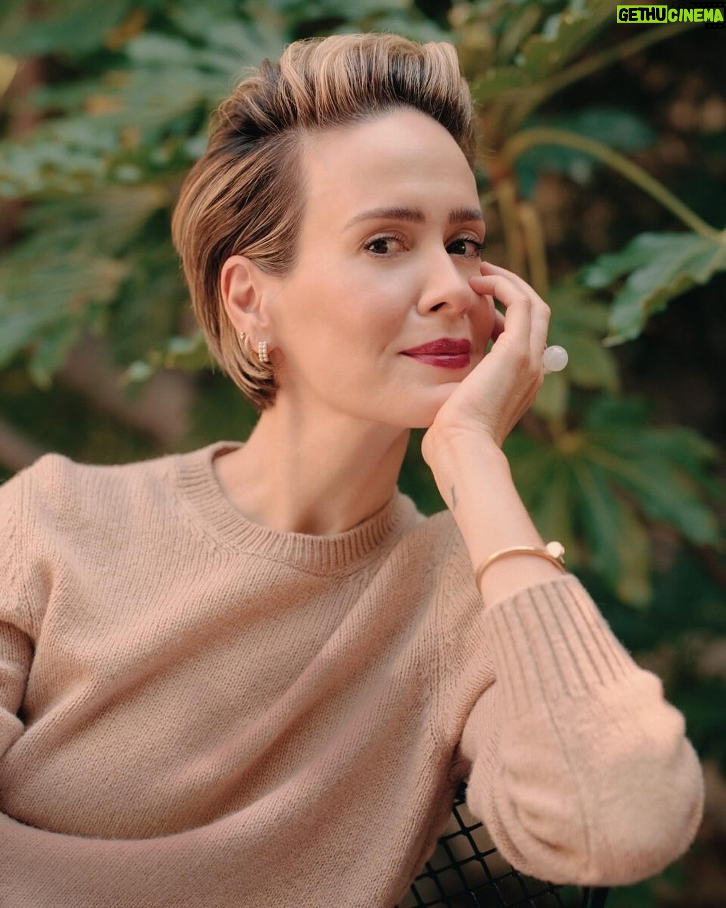 Sarah Paulson Instagram - Emmy-winning actress Sarah Paulson (@mssarahcatharinepaulson) immerses herself soul deep into every character, to the point of nearly vanishing. “It’s not my job to determine whether they are likable or worthy people,” she explains. “Can I go home at night and feel that I attempted to do something with truth at its center?” The Florida native chatted with G&G about her recent roles, her Southern grandmother’s influence, and her dogs. Read the interview at the link in our profile.
⠀⠀⠀⠀⠀⠀⠀⠀⠀
PHOTO: @erik_carter