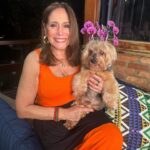 Susana Vieira Instagram – Como é bom chegar em 🏠 !!! ❤️🐶