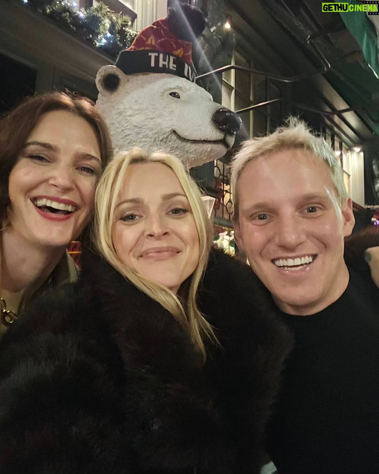 Fearne Cotton Instagram - How To...be a Happy....Newly Wed. New podcast mash up?
Laughed so much last night that I have rib ache today. Podcast land is bloody lovely and the most supportive industry I've ever worked in and last night was a reminder of that.
Also every Christmas photo should be photo-bombed by a smug looking polar bear.