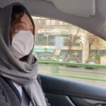 Niki Karimi Instagram – ❤️

سال پيش چنين روزى …
.
و اما امسال …

.

«باغستان داریوش مهرجویی» در سالروز تولد ایشان، با همدلی و حمایت جمع کثیری از هنرمندان بنا شد. 
زنده‌یاد داریوش مهرجویی در ۱۷ آذر ماه سال ۱۳۱۸ چشم بر جهان گشودند و در تمام عمر پر بارشان همواره آثار گرانقدر ایشان چراغ راه سینمای ایران 
و فرهنگ ایران‌زمین بوده است.
آثار پر شور و سراسر عشق به طبیعت‌شان ما را برآن داشت تا در زادروز ایشان برای گرامیداشت نام و یاد و آثار این هنرمند بزرگ و تکرار نشدنی و همسر هنرمندشان خانم وحیده محمدی فر، 
«باغستان داریوش مهرجویی»را در منطقه جاجرود
بنا کنیم، باشد که این باغستان سبز هم همچون نام و آثارشان، به خیر و نیکی بماند برای آیندگان.
.
 بسیار خرسندیم از اهدای ۴۰۰ نهال به زمین 
و سپاس‌گزاریم از جناب فرهاد فزونی گرامی و زحمات بی‌دریغ‌شان و موسسه روستا گل، که کاشت نهال‌ها و خدمات نگهداری از این باغستان را بر عهده گرفتند.
یاد و نام «جناب داریوش مهرجویی 
و خانوم وحیده محمدی فر»
همواره در دل طبیعت و همه ما سبز است و زنده و جاویدان.