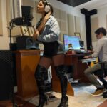 Aleida Núñez Instagram - Grabando… se vienen sorpresas musicales de NINA la MONARCA  en El Señor de los Cielos 9, gracias por su talento y profesionalismo @orlandodpmusic @jcr_composer