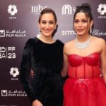 Amina Khalil Instagram - انتهت أمس الدورة الثالثة لمهرجان البحر الأحمر السينمائي، استمتعت بأفلام عالية المستوى وكانت تجربتي كعضوة في لجنة التحكيم ثرية إلى أقصى حد، شكرا لإدارة المهرجان على حسن الضيافة والتنظيم وكل الأمنيات بالتوفيق للسينما السعودية التي حققت تطورا ملحوظا في زمن قياسي.. 

Last night was our final evening at the amazing Red Sea Film Festival. It has been nothing short of a dream. I am forever grateful for the opportunity I had to be part of the main feature film narrative jury amongst such phenomenal artists whom I hold so dear to my heart. Thank you @redseafilm . Thank you @moalturki and @jomanaalrashid 
for creating a platform that has become so highly recognized and respected in just a mere few years.. the best is yet to come, and it was an honor to be a part of it. 
Congratulations to all the amazing filmmakers who created the 17 wonderful films we had the chance to see.. 
And a big thank you to the glorious jury members, its been epic. ❤️
@bazluhrmann @freidapinto @joelkinnaman @pazvegaofficial