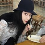 Fan Bingbing Instagram - 哇！Malaysian durian~~ SEDAPNYA 🤤🤤😍😍

This is HEAVEN for all durian lovers! I’ve tried D101, D24 XO, Tekka, D197 Musang King, D200 Black Thorn... 哇！！

They also taught me to drink from the durian carpel to avoid body heat, so interesting! 😍