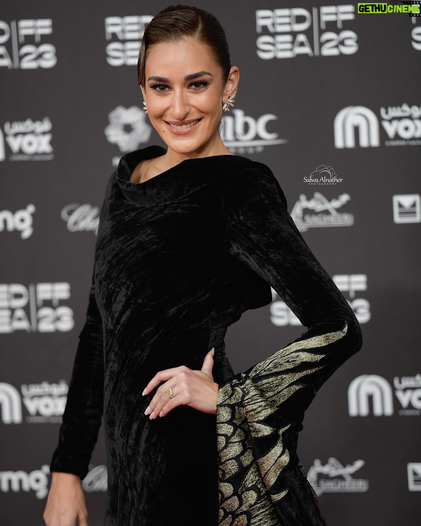 Amina Khalil Instagram - Off the red carpet from the closing ceremony of the Red Sea Film Festival..
Stylist: @islam.mitwally
Dress: @tonywardcouture
Jewels: @nadine_jewellery
MUA: @nohaezzeldinmua
Hair: @ibrahim_eissa00 @alsagheersalons
Photographer: @salwaalnather1