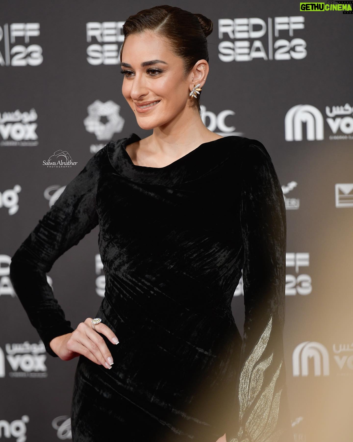 Amina Khalil Instagram - Off the red carpet from the closing ceremony of the Red Sea Film Festival..
Stylist: @islam.mitwally
Dress: @tonywardcouture
Jewels: @nadine_jewellery
MUA: @nohaezzeldinmua
Hair: @ibrahim_eissa00 @alsagheersalons
Photographer: @salwaalnather1