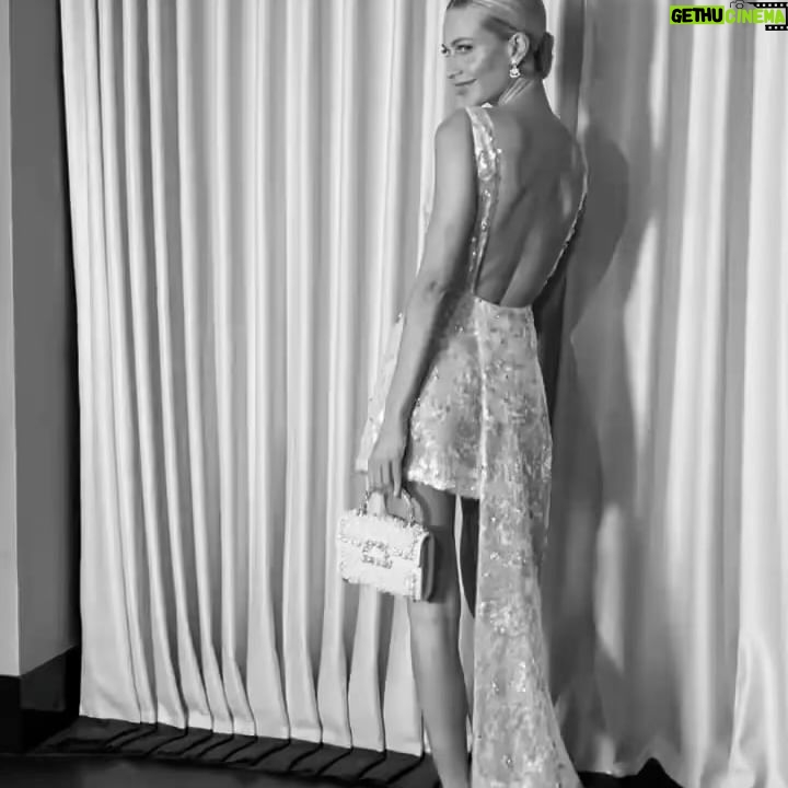 Poppy Delevingne Instagram - The 2023 #FashionAwards 🤍 @britishfashioncouncil
Congratulations to all those involved…
Such a magical night celebrating SO much talent in one room. Thank you for having me @donjuliotequila
Dream Dress ~ custom @emiliawickstead ✨
Styled by my LOVE ~ @oliviabuckingham
Jewels ~ @bulgari
Accessories ~ @rogervivier
Hair ~ @kjfowles
Make Up ~ @irinacajvaneanu
Skin ~ @keren_bartov
*takes a village. Love yous.
Images ~ @garethcattermole for @gettyimages
And the loveliest @moeez 📸