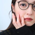 Nozomi Sasaki Instagram - .
程よく主張のあるメガネ👓🩶
どんなお洋服にも合わせやすいです。

#iNtimitebyEYEVAN

=====
＜iNtimité by EYEVAN 新商品販売のお知らせ>
iNtimite by EYEVAN 2024 Spring & Summer の新作が公開されました！
iNtimité by EYEVANらしい繊細なディティールで、春らしい彩りと華やかさを演出した幅広いラインナップをご紹介させていただきます。
特別な日のスタイルから、普段使いまで様々なシーンでお使いいただけるアイテムが揃っていますので、是非ご覧になってください！
