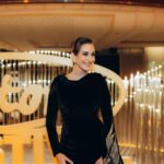 Amina Khalil Instagram - Moments before walking in to the closing ceremony of the Red Sea Film Festival 2023 @redseafilm 
This post is dedicated to the wonderful humans that made my look happen tonight ⭐️
I owe this elegance to you all ! 

Stylist: @islam.mitwally 
Dress: @tonywardcouture 
Jewels: @nadine_jewellery 
MUA: @nohaezzeldinmua 
Hair: @ibrahim_eissa00 @alsagheersalons 
Photographer: @tohlobphotography