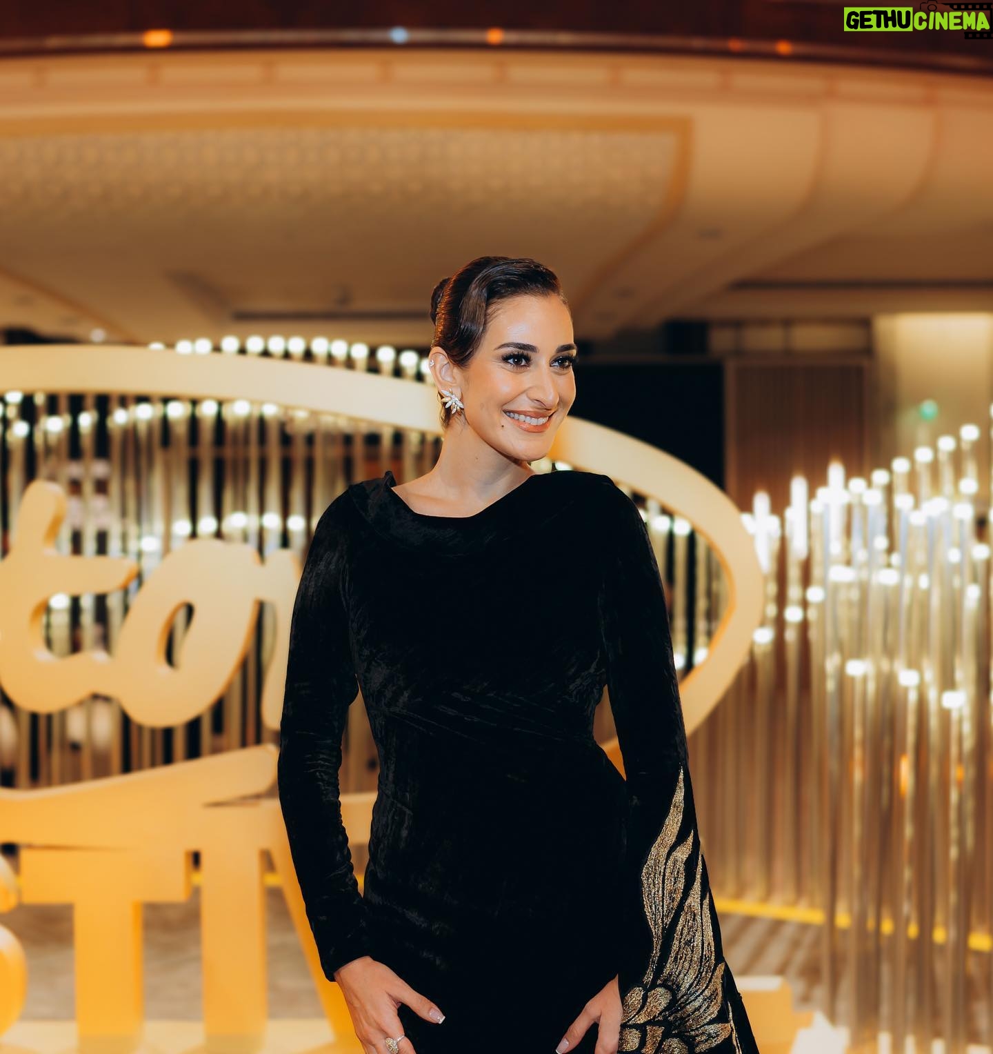 Amina Khalil Instagram - Moments before walking in to the closing ceremony of the Red Sea Film Festival 2023 @redseafilm
This post is dedicated to the wonderful humans that made my look happen tonight ⭐️
I owe this elegance to you all !
Stylist: @islam.mitwally
Dress: @tonywardcouture
Jewels: @nadine_jewellery
MUA: @nohaezzeldinmua
Hair: @ibrahim_eissa00 @alsagheersalons
Photographer: @tohlobphotography