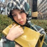 BIBI Instagram – 💚💛 @burberry #ad