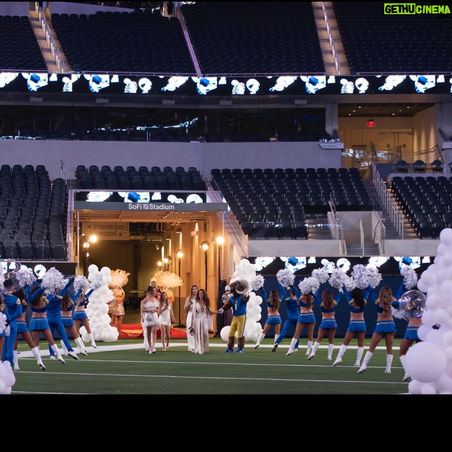 Kyle Richards Instagram - Tonight the season finale of #RHOBH! The White party is back 🤍 Thank you @sofistadium for allowing me the privilege of having this event at such an incredible place! Thank you @shishishikevinlee & @theprettymess for making this party extra special xx
And thank you all for watching this season 🙏
