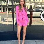 Chrishell Stause Instagram - It’s Wednesday, AND my favorite color. What did you expect? 😉💕🎀

#onwednesdayswewearpink