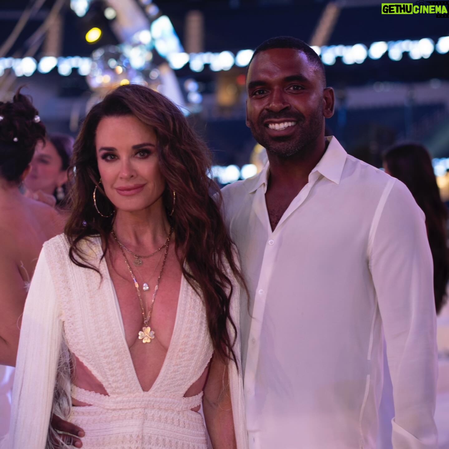 Kyle Richards Instagram - Tonight the season finale of #RHOBH! The White party is back 🤍 Thank you @sofistadium for allowing me the privilege of having this event at such an incredible place! Thank you @shishishikevinlee & @theprettymess for making this party extra special xx
And thank you all for watching this season 🙏