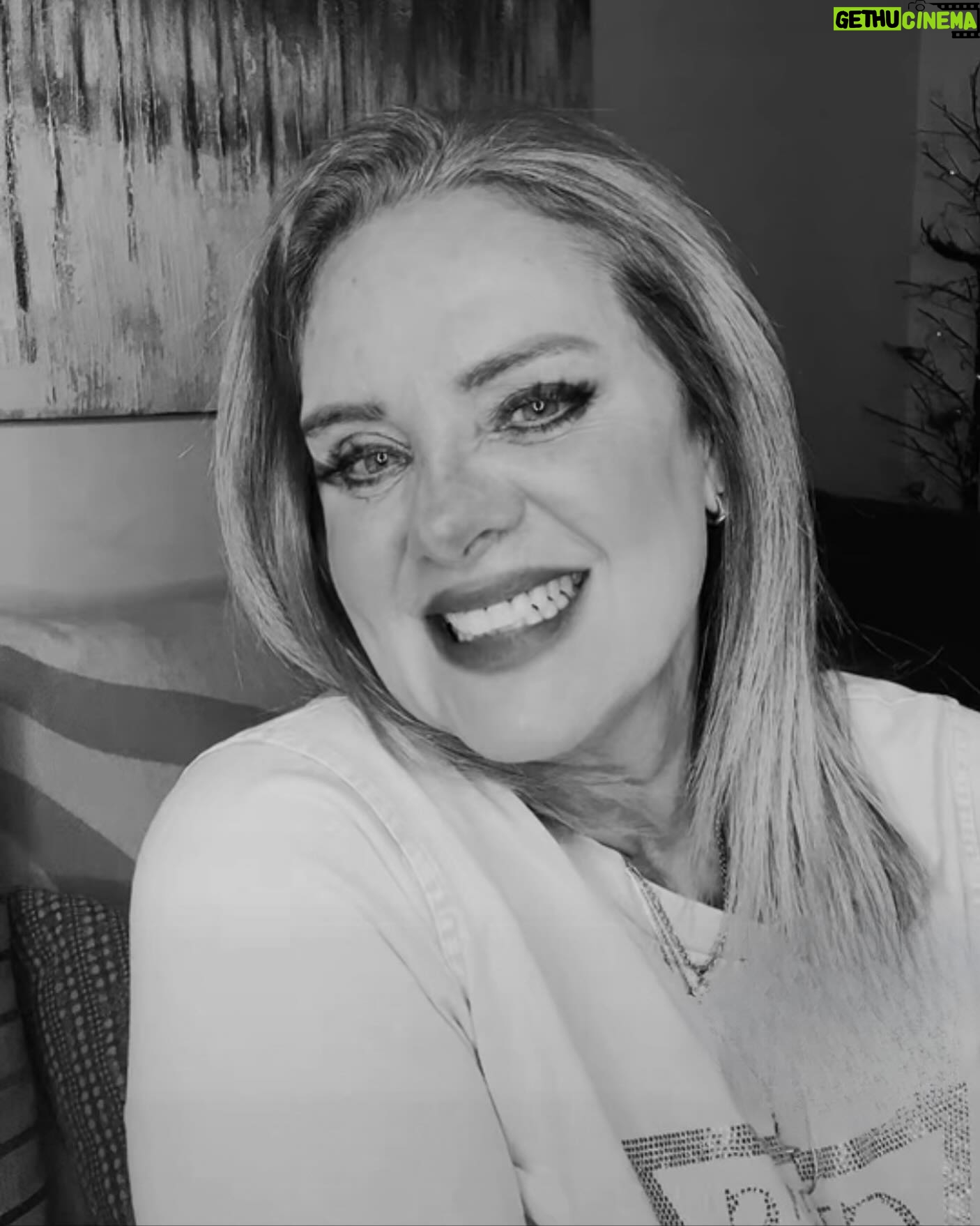 Erika Buenfil Instagram - La vida no es perfecta, lo importante es seguir adelante, el corazón sigue latiendo, no sabe de edad, no sabe de tiempo , solo sabe de sentimientos. Ánimo!!!