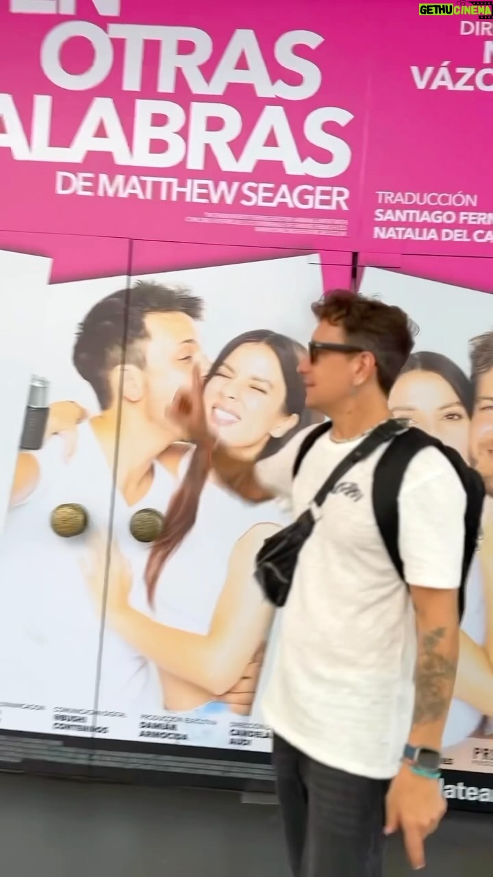 Nicolás Vázquez Instagram - Sólo 70mts me separan de un teatro al otro. Estoy feliz y agradecido de contar estas historias tan distintas, pero que a las dos las une lo mismo: hacen bien. No podría hacerlo sin el equipo espectacular que me acompaña. Gracias al público por confiar y acompañarnos tanto! Todo lo que me desean a mi, el doble para ustedes! 🙌🏽🎭♾️