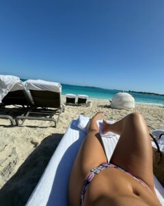Mandy Rose Instagram - Quick weekend trip to our favorite place 🥰 @bahamarresorts 🏝️😎

@rosewoodbahamar