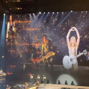 Violette Wautier Instagram - friendsfly ตอนใหม่ออกแล้วววว มีความสุขจังที่ได้ไปดู Taylor Swift The Eras Tour 😭💜