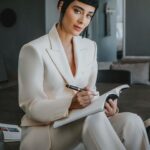 Esmeralda Pimentel Instagram – El arte de escribir, de inspirarte, tal vez se te ocurra un poema, una frase o un cuento…
Esmeralda Pimentel nos platica sobre sus proyectos y sus sueños a través de la nueva colección de MONTBLANC. 

Encuentra en esta edición de marzo a las mujeres influyentes del año y todo en moda, belleza y accesorios en los SPRING NEWS. 

No te pierdas de todo nuestro contenido en nuestra edición impresa, GRAZIA.MX y todas nuestras plataformas digitales. 

Agradecemos a @jwmarriottmx Polanco, todas las atenciones prestadas para la realización de esta producción.