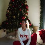 Stéphanie Durant Instagram - Christmas is around 🎄
Ma passion des pyjamas de noël ! Vous préférez quelles photos ? 🥹🙊
Pyjama @tezenisofficial 🎀 D’ailleurs, tous les pyjamas sont à -20% ⭐️

|Collaboration commerciale|