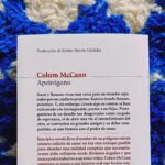 Clara Galle Instagram - Tengo 21 años y me afecta lo que pasa en el mundo.
Me atrevo a decir que hay muchos más jóvenes que, en situaciones privilegiadas o no, dan vueltas a aspectos sociales y tan distintos conflictos que inundan el panorama actual, y el panorama anterior, porque no difieren tanto, a fin de cuentas. 
El poder de ser conscientes de lo que ocurre en nuestras vidas y en las de otros es una capacidad que se desarrolla por voluntad propia. Cuando la finalidad de documentarse sea entender y no dar forma a una opinión individualista nacerá la empatía.
Cuando pienso que no puedo dar solución a realidades tan complejas, me acuerdo que tengo la posibilidad afortunada de informarme. 
Tengo 21 años, hay muchas cosas que no entiendo, y quiero comprender por qué se repiten una y otra vez.

•Imagen 1: Exposición “El muro de Berlín, un mundo dividido”. (Fundación Canal)
•Imagen 2 y 3: Libro “Tía Buena” de Alberto Olmos.
•Imagen 5 y 6: Libro “Apeirógono” de Colum McCann.
*Imagen 7 y 8: Exposición “Amazônia” de Sebastião Salgado (Fernán Gómez Centro Cultural)
*Imagen 9: Fragmento del libro “Artemisa” de  Jean Shinoda Bolen.