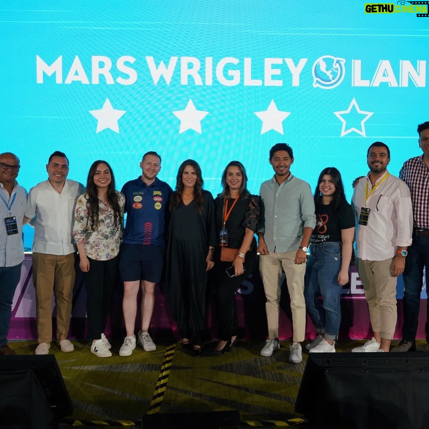 Karla Souza Instagram - Gracias @marsmexico por tenerme en Cancún dando mi conferencia de “Cómo ser protagonista de tu propio éxito”. Me encantó compartir este tiempo con ustedes.
Thank you @marsmexico for having me in Cancun to give my thoughts on “How to be the protagonist of your own success”. I loved sharing this time with you.