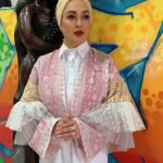 Elham Hamidi Instagram - .
کاش دستانم آن قدر بزرگ بود
که می توانستم چرخ و فلک دنیا را به 
کام شما بچرخانم 🌹🌺
.
.
.
#زندگی #دنیا #خوشبختی