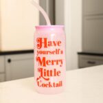 Jessie James Decker Instagram - Have Yourself a Merry Little Cocktail ✨🎅 How cute is this set of 4 color changing holiday tumblers 🤩 Shop this set   more at @walmart 🔗 Link in bio! What would you pour in these color changing holiday tumblers?! 

#justfeedme #justeat #jessiejamesdecker #holidaygiftingideas