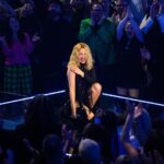 Kylie Minogue Instagram - WOOOWEEEE!! Thank you to everyone who tuned in to An Audience With Kylie on @itv 🤩 I had the most incredible night re-living memories, dancing with friends, and performing tracks from throughout the years. 💗ALL THE LOOOVERRRSSSS💗