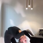 Sofie Dossi Instagram - 🙃
Song: Shutter Island by Jessie Reyez
