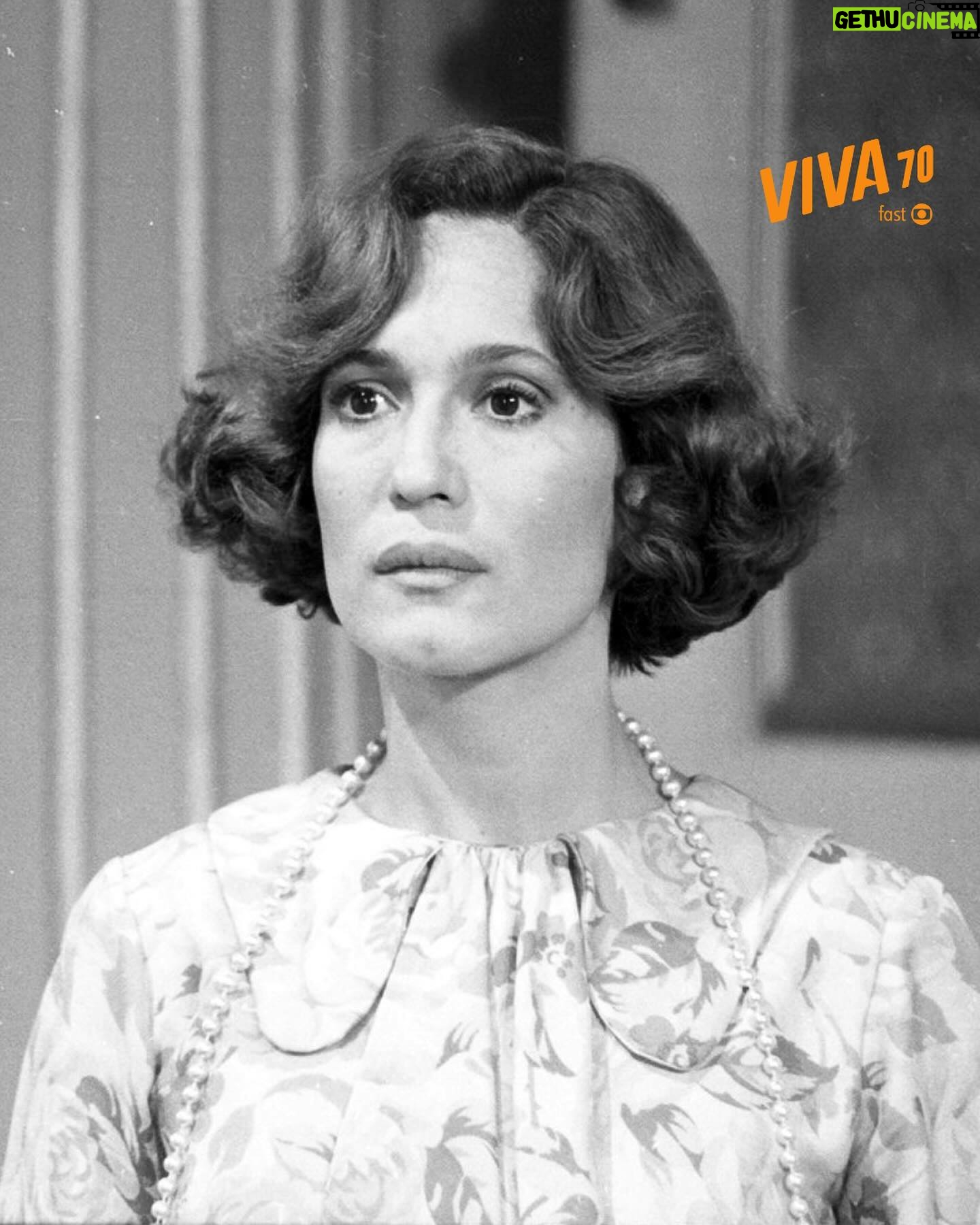 Susana Vieira Instagram - Simplesmente @susanavieiraoficial como Marina Stein em “A Sucessora”, direto de 1978 😍⏳ Maravilhosa demais, né?
De Manoel Carlos, #ASucessora tá no ar no VIVA 70 FAST, meu canal gratuito dedicado à teledramaturgia dos anos 70 lá no @globoplay ▶️