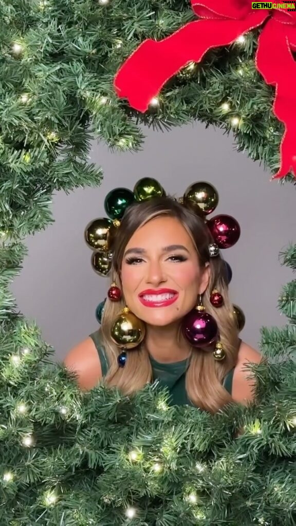 Jessie James Decker Instagram - Oh hello!! 🎄 What’s your favorite song on my new Christmas record Decker The Halls? Link in bio to listen now ❤️❤️