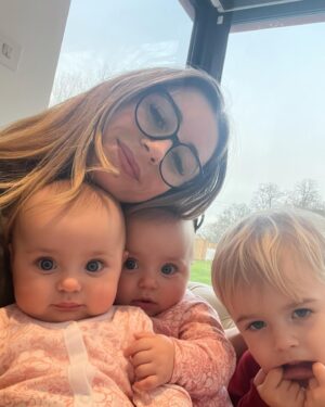 Dani Dyer Instagram - Haven’t posted in a while.. think this is the best I’m going to get with the 3 of them😂🫶💗✨