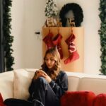 Stéphanie Durant Instagram - Qui est de la team last minute pour les cadeaux de Noël ? 🙊 @sarenza

Je vous ai fais une sélection pour les femmes, les hommes mais aussi les enfants sur Sarenza.com🎄

*collaboration commerciale