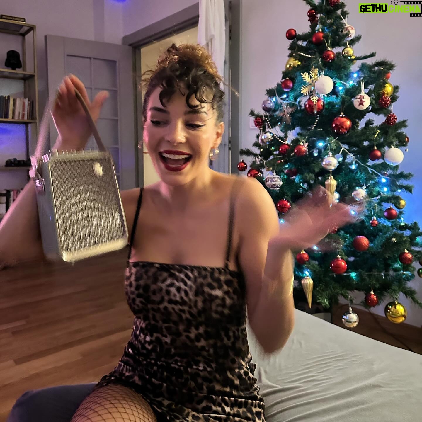Ebru Şahin Instagram - 🎄Bazı enteresan arkadaş etkinlikleri yaşanmıştı 🥂