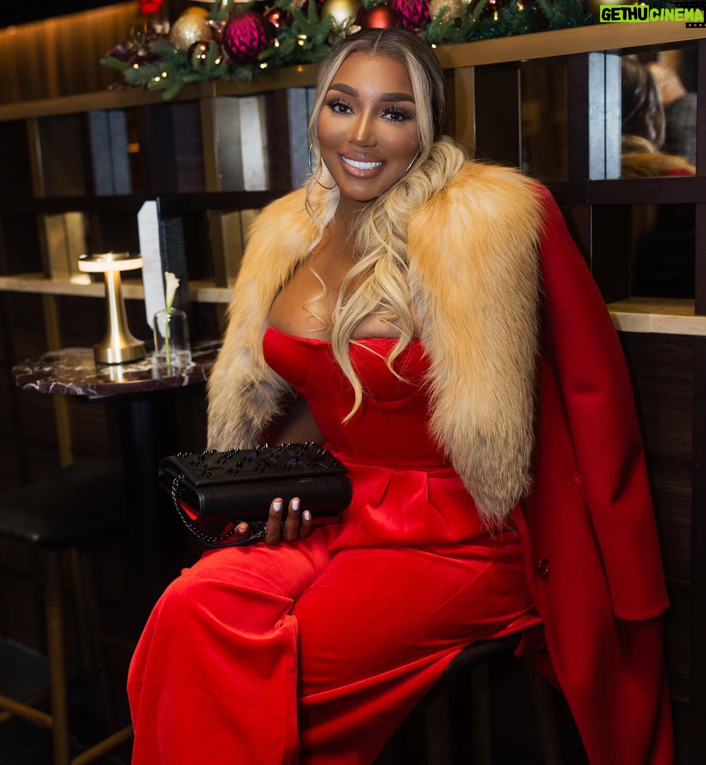NeNe Leakes Instagram - SWIPE: Heyyyy y’all. I am at the White House
I had the pleasure of being invited to the White House holiday party and invited to the vice president’s home for a holiday mixer.
I couldn’t believe the number of people approaching me with so much love! I just thank y’all so so much❤️
Can you believe in the vice president’s office when they are having fun that they say some of my 1 liners?!?!🫢😜
Thank you to everyone that had a hand in getting me here. Ohhh what a nite. I have so many pictures and videos that I will post in my story.
Bustier: @alexperryofficial
Pants: @alexperryofficial
Coat: #michaelkors
Shoes: #christianlouboutin
Bag: #christianlouboutin
Glam: @michannamurphy
Hair: @phrenchmade
📸 @rodonis301
#DMV