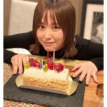 Nozomi Sasaki Instagram - 美玲ちゃんのお誕生日を
絢と犬ちゃんとお祝い🎂
おめでとう🩷
美玲ちゃんのドアップ写真可愛ええ！✨
そして、その横にいるぱっちゃんにもキュン🐕♡