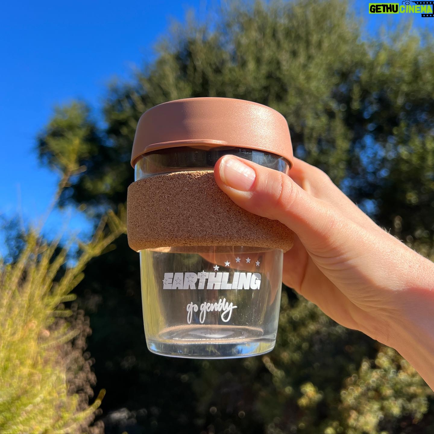 Bonnie Wright Instagram - This EARTHLING loves coffee! My @keepcup just got a @gogently.earth upgrade. Find your’s exclusively on www.gogently.earth ☕️ link in bio