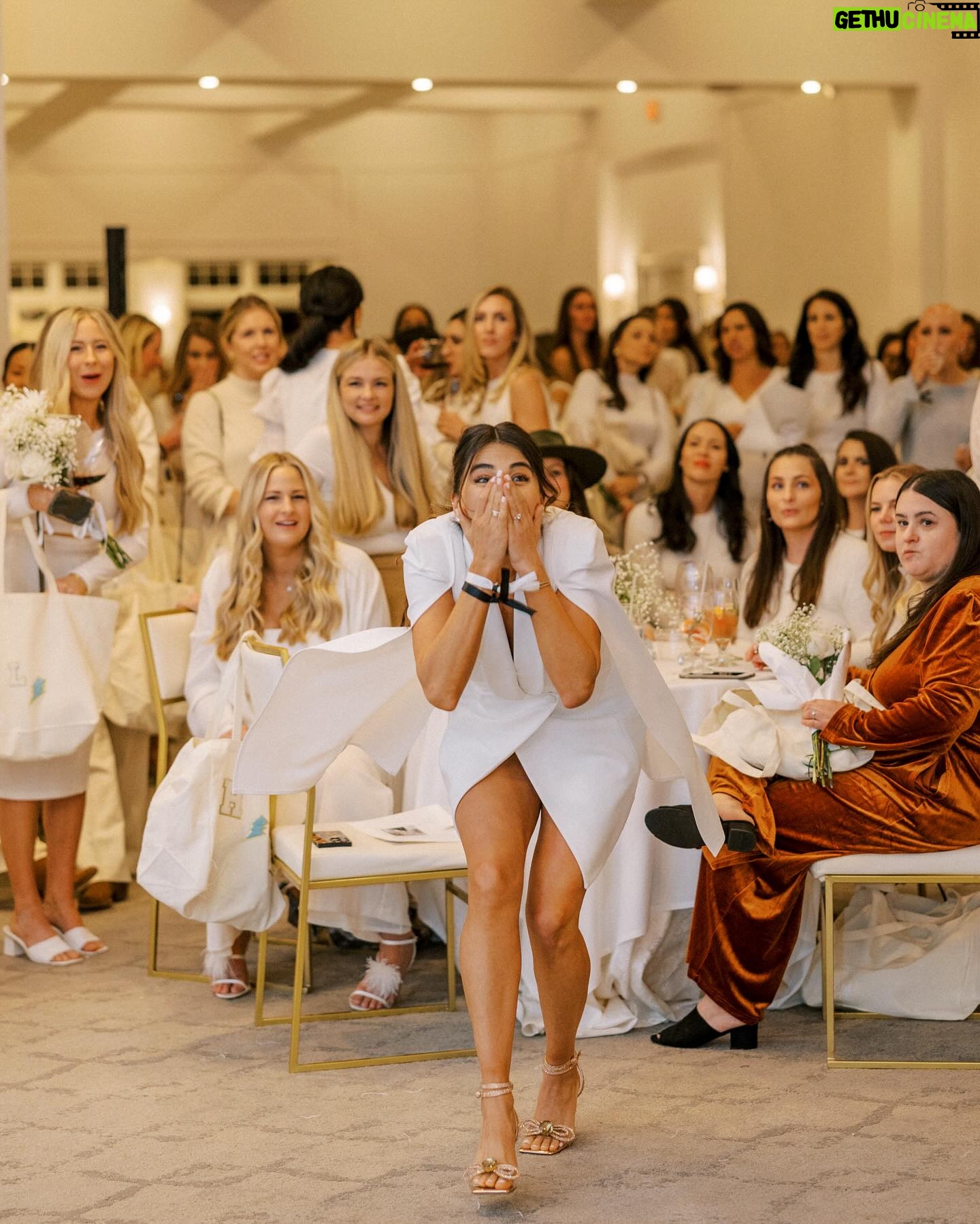 Daniella Monet Instagram - recent milestones big life energy coming alive in this carousel β¨
1. she got dressed π
2. she got lasik eye surgery !! ππΌ π
3. they met the big guy π
4. she hosted π½οΈ
5. she found her feminine side π
6. she ate π€€
7. she had meetings ππΌππΌππΌ
8. she won raffles πͺ©
9. she bathed in sound πΆ
10. she removed her hair extensions πͺ