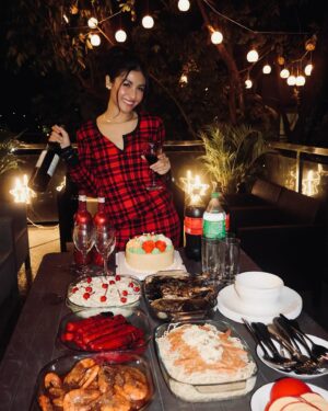 Sanya Lopez Instagram - Cheers to Noche Buena!!!! Merry Christmas love! 😘❤️✨🎄