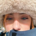 Clara Galle Instagram – Estos días están siendo realmente bonitos. 🥞💛I

1:”Head in the clouds” my fav song at the moment
2:Tengo un gorro calentito
3:Buen combo el de @voguespain x @tousjewelry 🖤🤍
4: Lo mejor del Mundó: la compañía
5:Plátano   mascarpone en los pancakes 🥞 (best como)
6:Un selfie para mis papis, que vean que me abrigo ❤️‍🩹
7:Es que el corset es incredible 
8: Los amarillos son preciosos
9: Mal día? Ginger shoot. Buen día? Ginger shoot
10: MUAAA🩷