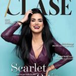 Scarlet Ortiz Instagram - Nuestra edición Diez. Nuestro Cover. 🔥La bellísima Scarlet Ortiz🔥🤩 @ortizscarlet

Vive en la ciudad de Miami con su esposo, el también actor Yul Burkle, ciudad, que desde entonces se ha convertido en su centro de operaciones. Desde allí, ambos han atendido ofertas de trabajo para Estados Unidos y otros lugares del mundo. 

Scarlet tenía 10 años sin venir a Venezuela cuando aceptó protagonizar “Dramáticas”, serie que realizó hace poco en Venevisión con un elenco de primeras figuras de las telenovelas. 

En la estupenda conversación telefónica que tuvimos con la actriz charlamos sobre lo que ha sido su carrera, su vida como esposa y madre y sus expectativas de cara al futuro. 

¿Quieres conocer todos los detalles de esta maravillosa entrevista hecha por nuestro estimado Aquilino José Mata? 

⬆️Ingresa al 🔗 de nuestra biografía o en nuestra página web🌐 www.revistaconclase.com

✒Aquilino José Mata @aquilinojmata
📸Angel Ramos @angelramoos Samuel Betancourt y José Mata 

#RevistaConClase #ConClaseMagazine #ScarletOrtiz #Actriz #Telenovelas #soyconclass