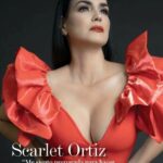 Scarlet Ortiz Instagram - Nuestra edición Diez. Nuestro Cover. 🔥La bellísima Scarlet Ortiz🔥🤩 @ortizscarlet

Vive en la ciudad de Miami con su esposo, el también actor Yul Burkle, ciudad, que desde entonces se ha convertido en su centro de operaciones. Desde allí, ambos han atendido ofertas de trabajo para Estados Unidos y otros lugares del mundo. 

Scarlet tenía 10 años sin venir a Venezuela cuando aceptó protagonizar “Dramáticas”, serie que realizó hace poco en Venevisión con un elenco de primeras figuras de las telenovelas. 

En la estupenda conversación telefónica que tuvimos con la actriz charlamos sobre lo que ha sido su carrera, su vida como esposa y madre y sus expectativas de cara al futuro. 

¿Quieres conocer todos los detalles de esta maravillosa entrevista hecha por nuestro estimado Aquilino José Mata? 

⬆️Ingresa al 🔗 de nuestra biografía o en nuestra página web🌐 www.revistaconclase.com

✒Aquilino José Mata @aquilinojmata
📸Angel Ramos @angelramoos Samuel Betancourt y José Mata 

#RevistaConClase #ConClaseMagazine #ScarletOrtiz #Actriz #Telenovelas #soyconclass