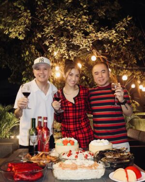 Sanya Lopez Instagram - Cheers to Noche Buena!!!! Merry Christmas love! 😘❤️✨🎄