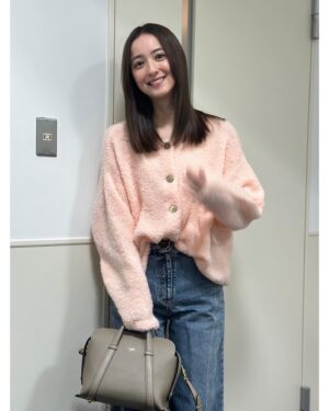 Nozomi Sasaki Instagram - .
昨日の私服🦩
tops.denim#iNtimite
bag#fendi #pr

入り時間の青空きれい。
そして、収録終わった後に見た東京タワーも素敵♡

@intimite_onemile