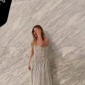 Nicole Wallace Instagram - Un añito más en los @premiosforque y además entregando premio 🐞🥹. Gracias por invitarme y gracias a todos los presentes en los premios por inspirarme, y recordarme porque me gusta lo que hago 🫂 como dijo @estiurresola por un lugar donde unirnos a celebrar el arte, y sobretodo como dijo @soyambrossi el arte en libertad 🩵 enhorabuena a todos los ganadores