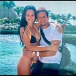 Scarlet Ortiz Instagram - Estas dos fotos reflejan el inicio de un camino juntos @ortizscarlet hace 24 años que las tomamos. Bendito sea el día que me fijé en ti y bendito sea ese mismo día por aceptarme. Que Dios nos siga bendiciendo en familia y junto a nuestra hija. Te amo ❤️😘